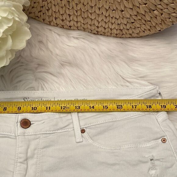 Levi’s Signature White Distressed Denim Cotton Modern Shorts Size 16 - Picture 9 of 9